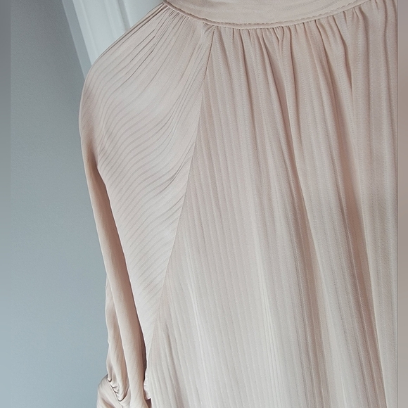 H&M Beige/Peach Button-Up Tie 3/4 Sleeve Blouse Size 8 - Picture 5 of 10